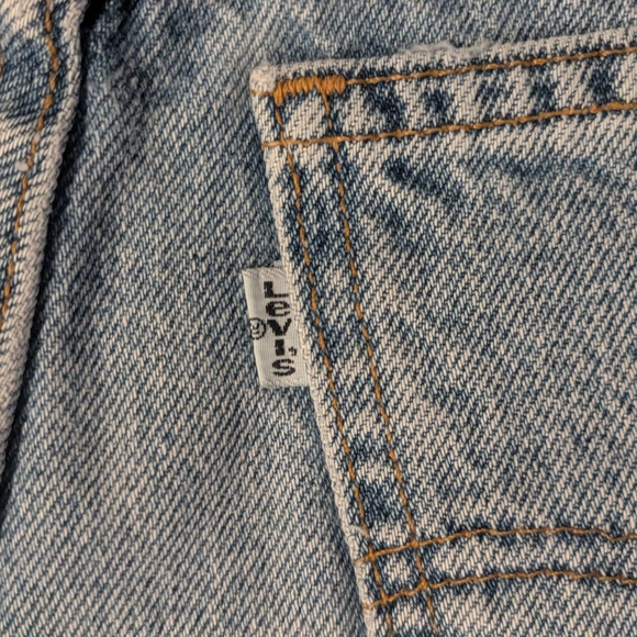 Vintage 90s High Waist Levi's Women's Blue Denim Shorts - Picture 4 of 6